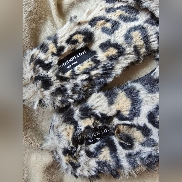 Generation Love Leopard Slippers LARGE Slides Open Toe Faux Fur Comfort $85 NEW - Picture 2 of 8